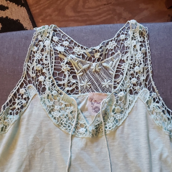 Tank top - Picture 2 of 3